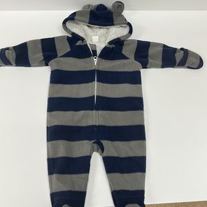 Old navy bunting suit with ears 3-6month